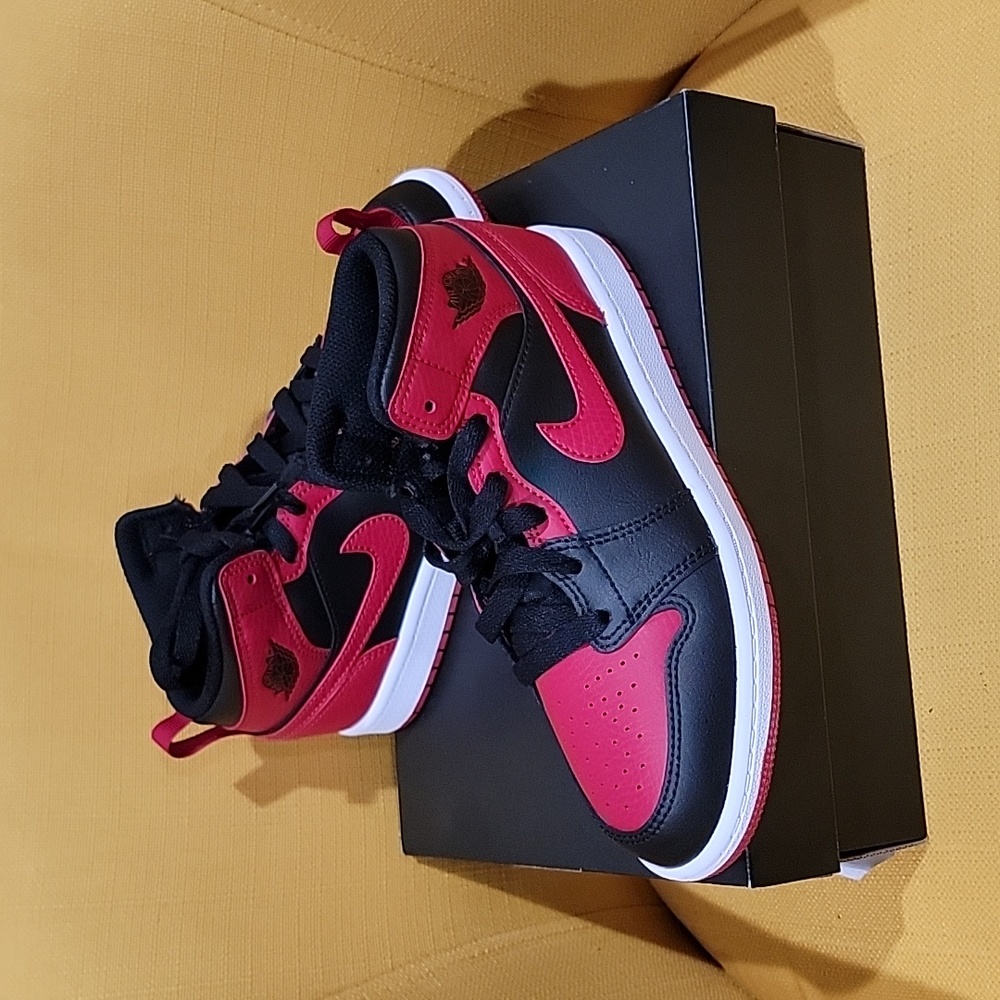 Jordan 1 mid